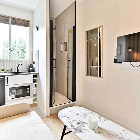 Petit Pres De Paris * Neuilly-sur-Seine