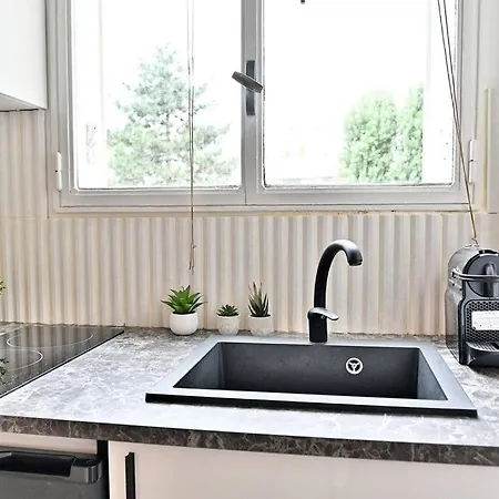 Apartment Petit Pres De Paris