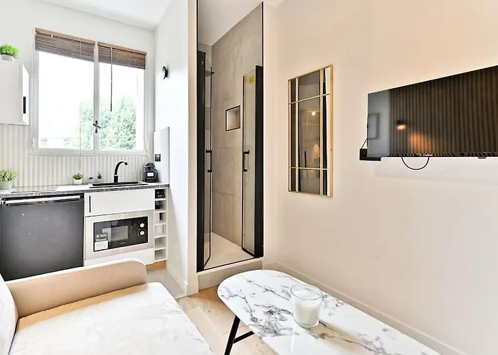 Petit Pres De Paris * Neuilly-sur-Seine
