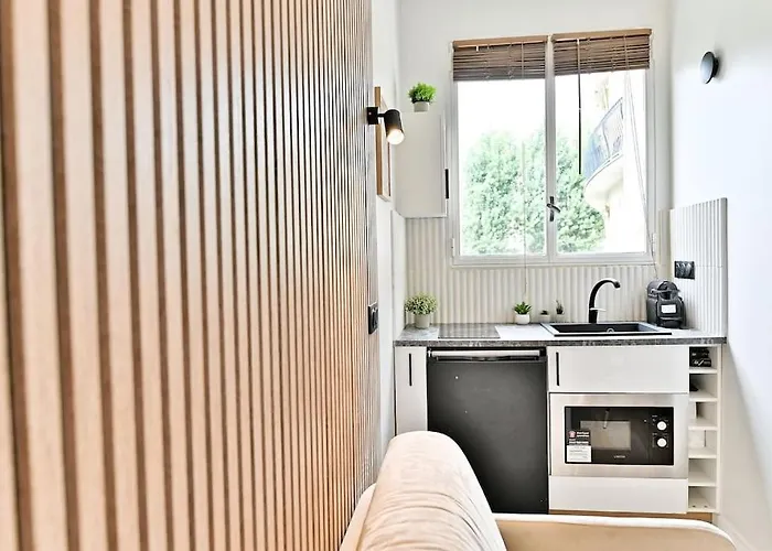 Petit Pres De Paris * Neuilly-sur-Seine